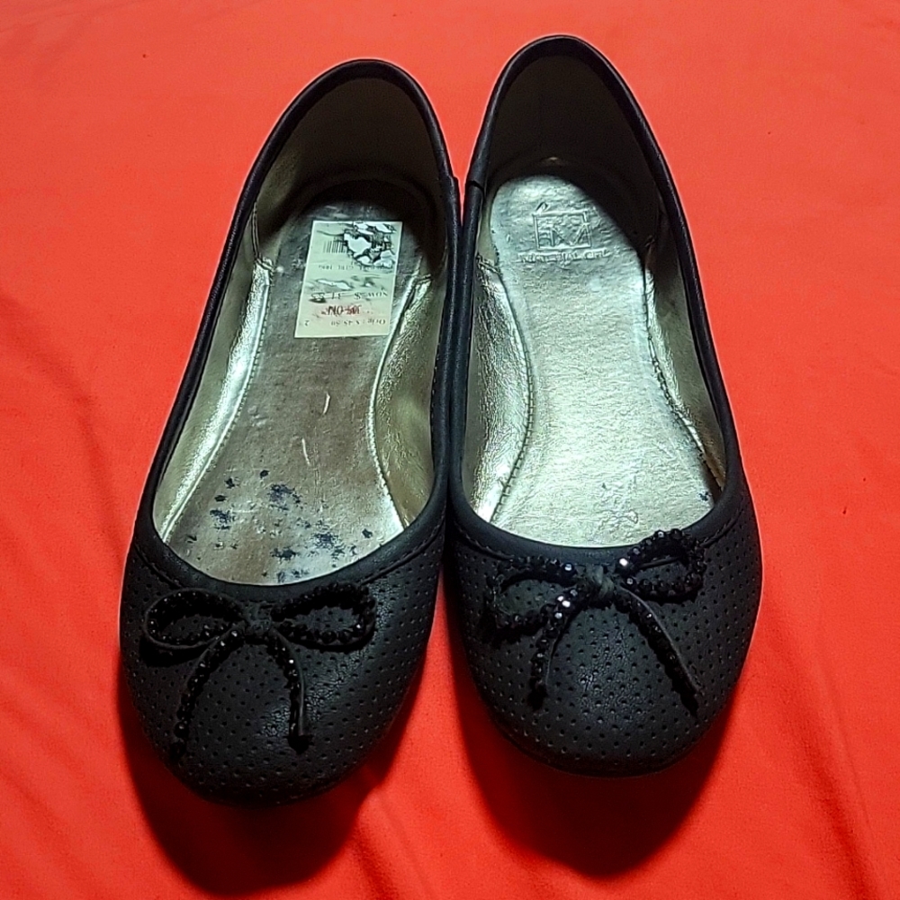 Shoes with bow